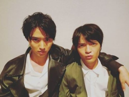 岡山天音さんと山崎賢人さんのツーショット写真