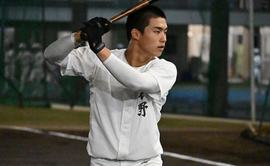 石野蓮授選手のバッティング練習写真