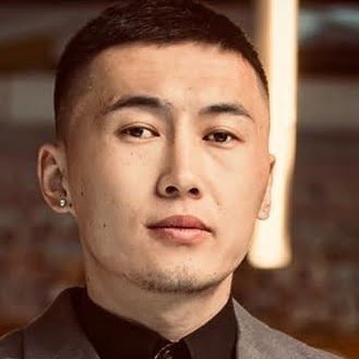 アディエル役ツァスチヘル・ハタンゾリグさんの写真