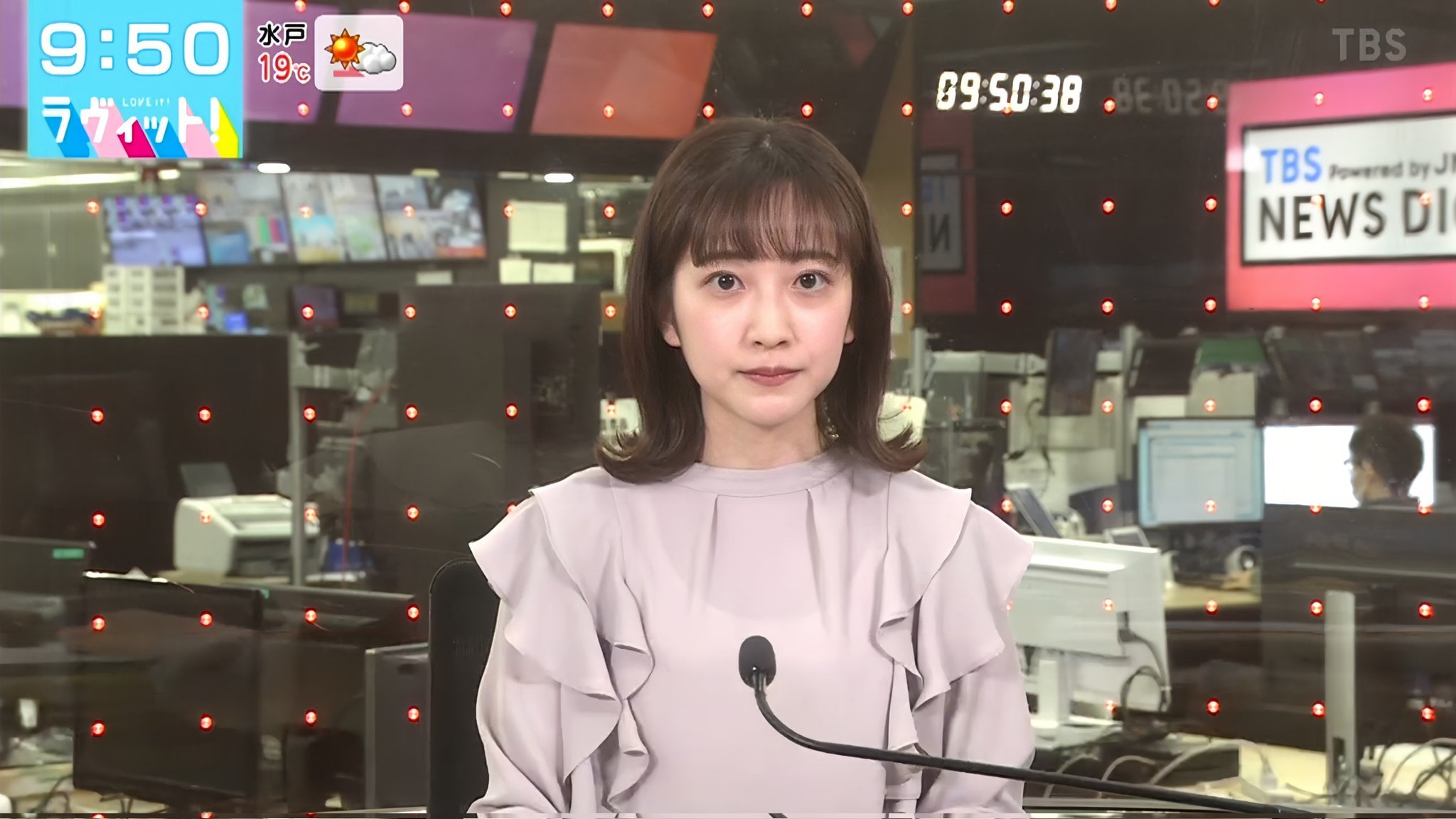 ニュース時の南後アナの表情