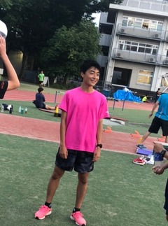 秋吉拓真選手の身長がわかりそうな写真①