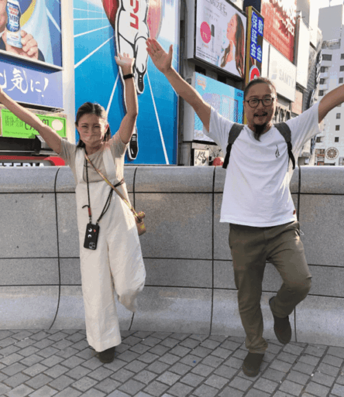 清水さら選手の母・里紗さんと父・卓郎さんの写真